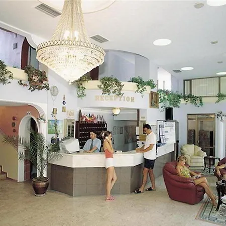 Minay كوشاداسيه